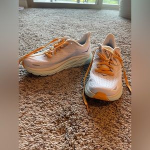NWOT hoka clifton 8